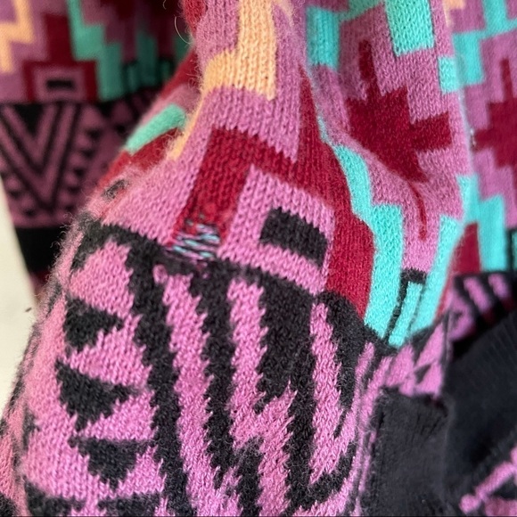 Nollie Colorful Aztec Pattern Cardigan - Picture 9 of 9